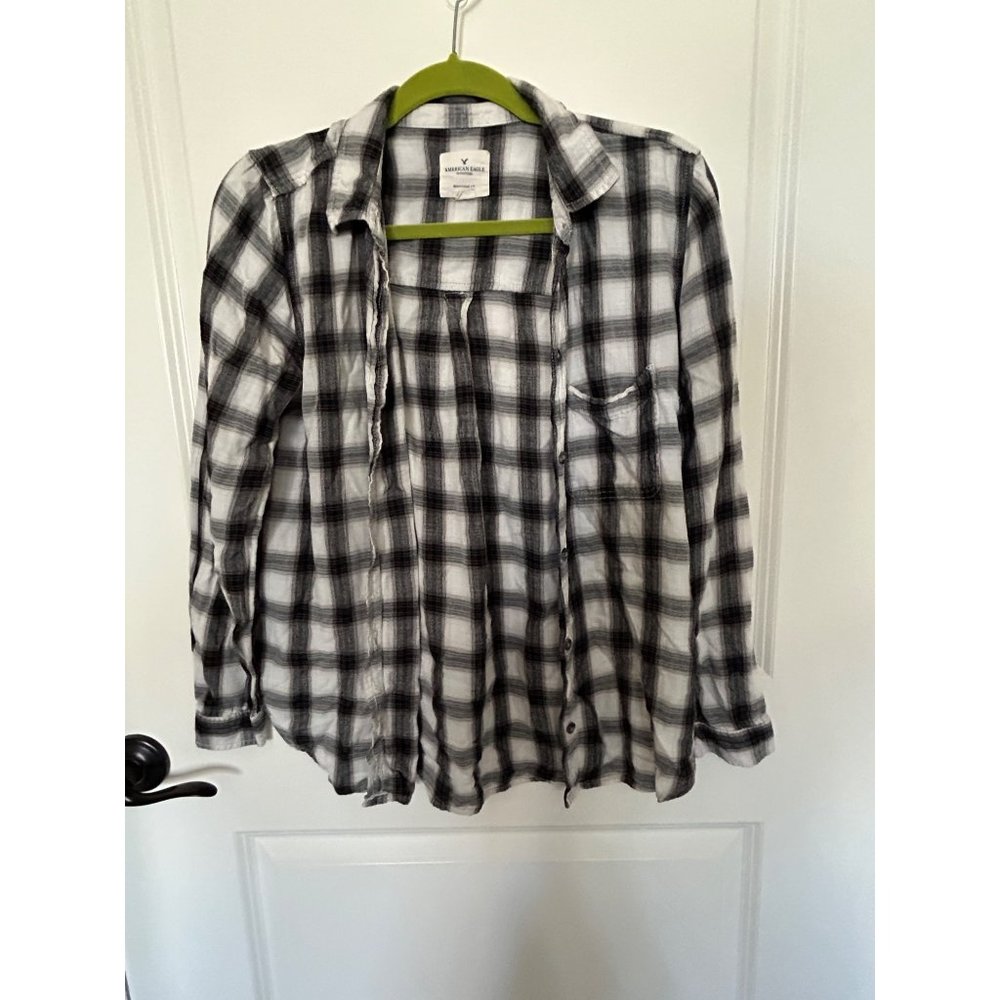American Eagle Black and White Flannel Sizze M